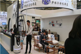 一米酒店机器人惊艳2018上海国际酒店用品展