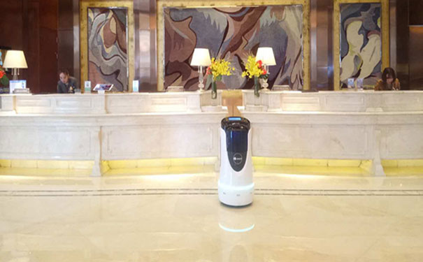智能机器人如何帮助酒店减少人工成本