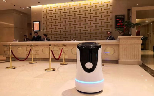 智能机器人在酒店行业中的运用与趋势