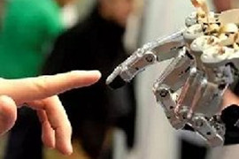 智能机器人进入酒店，酒店人将被替代？