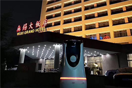 酒店送物机器人正式上岗 酒店服务多面手