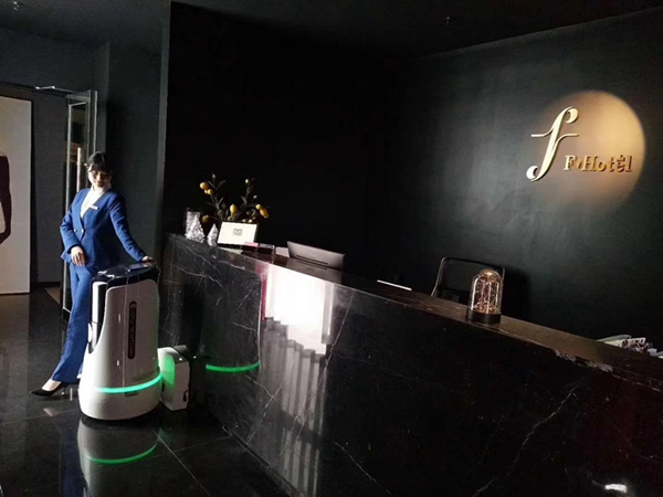  服务机器人在酒店中的应用